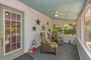Little Stuga - Cute cozy cottage - minutes from downtown and Oval Beach!